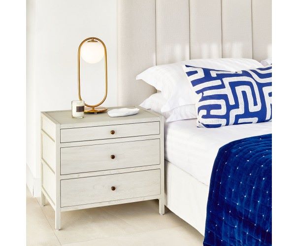 Mesita de Noche en Roble Blanco Grisáceo con Tres Cajones - Imagen 3